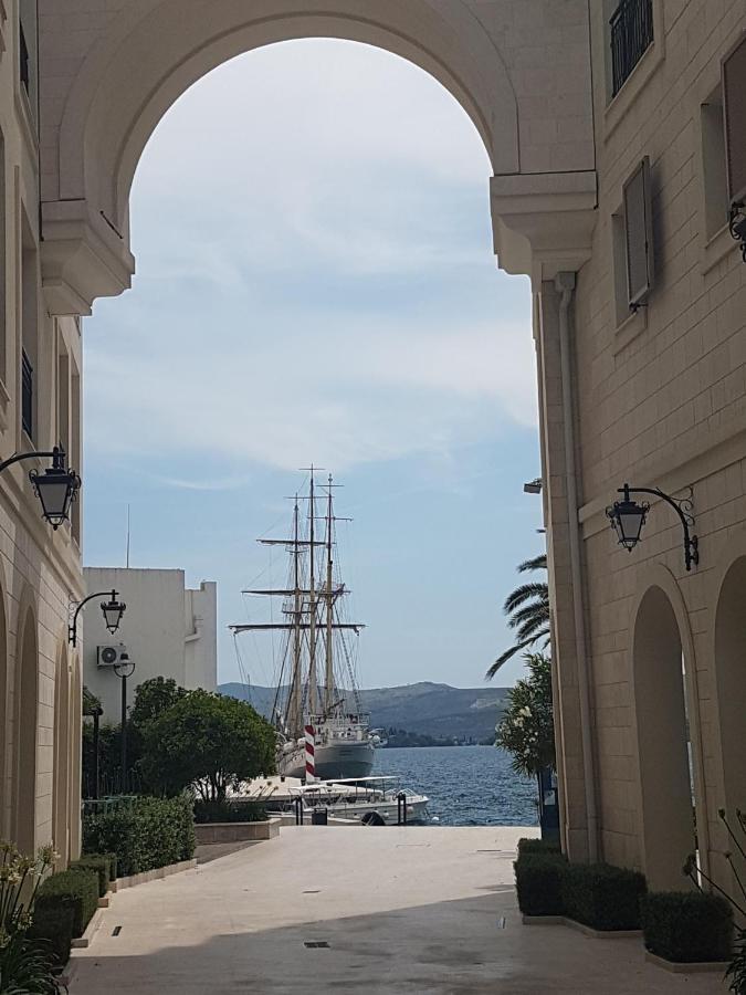 Wisteria Hotell Tivat Exteriör bild