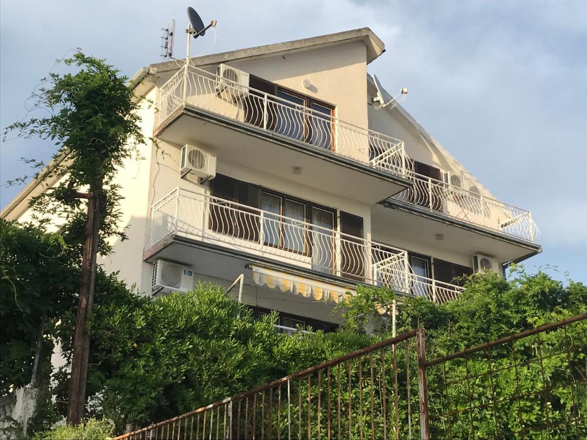 Wisteria Hotell Tivat Exteriör bild