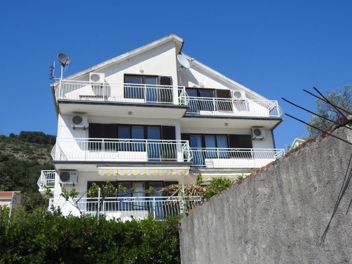 Wisteria Hotell Tivat Exteriör bild